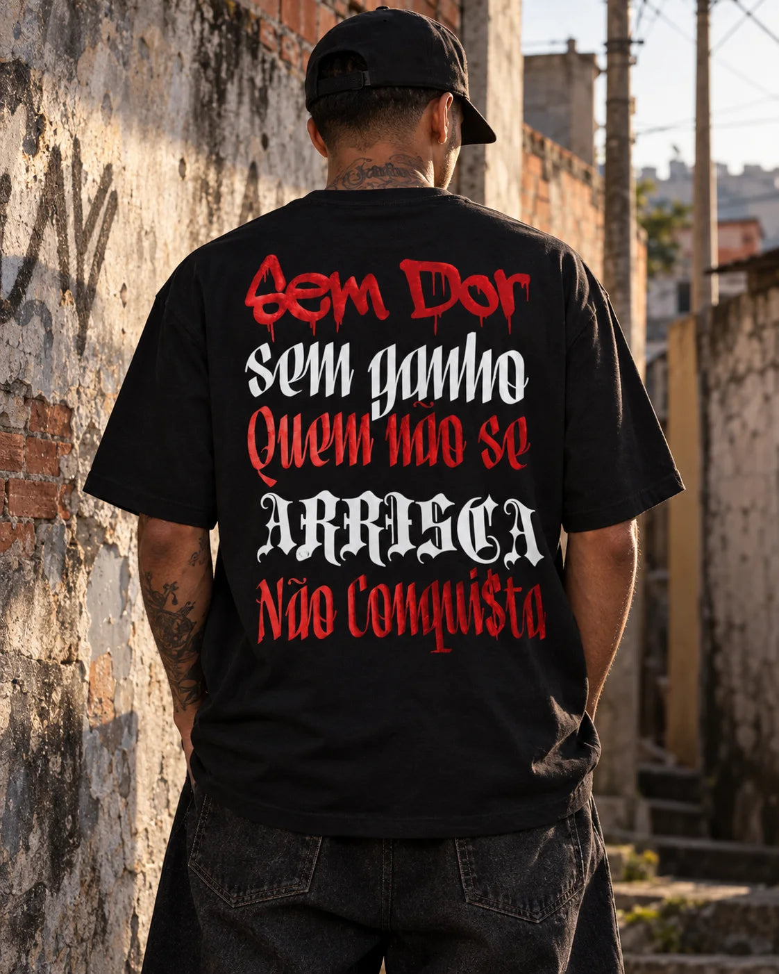 Modelo vestindo Camiseta Visionário Sem Dor Sem Ganho
